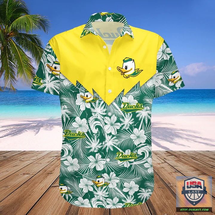(Big Sale) Pacific Tigers NCAA Tropical Seamless Hawaiian Shirt