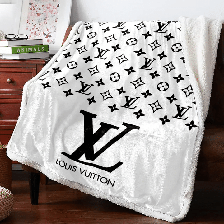 Traditional Louis Vuitton Limited Editition Fleece Blankets 004